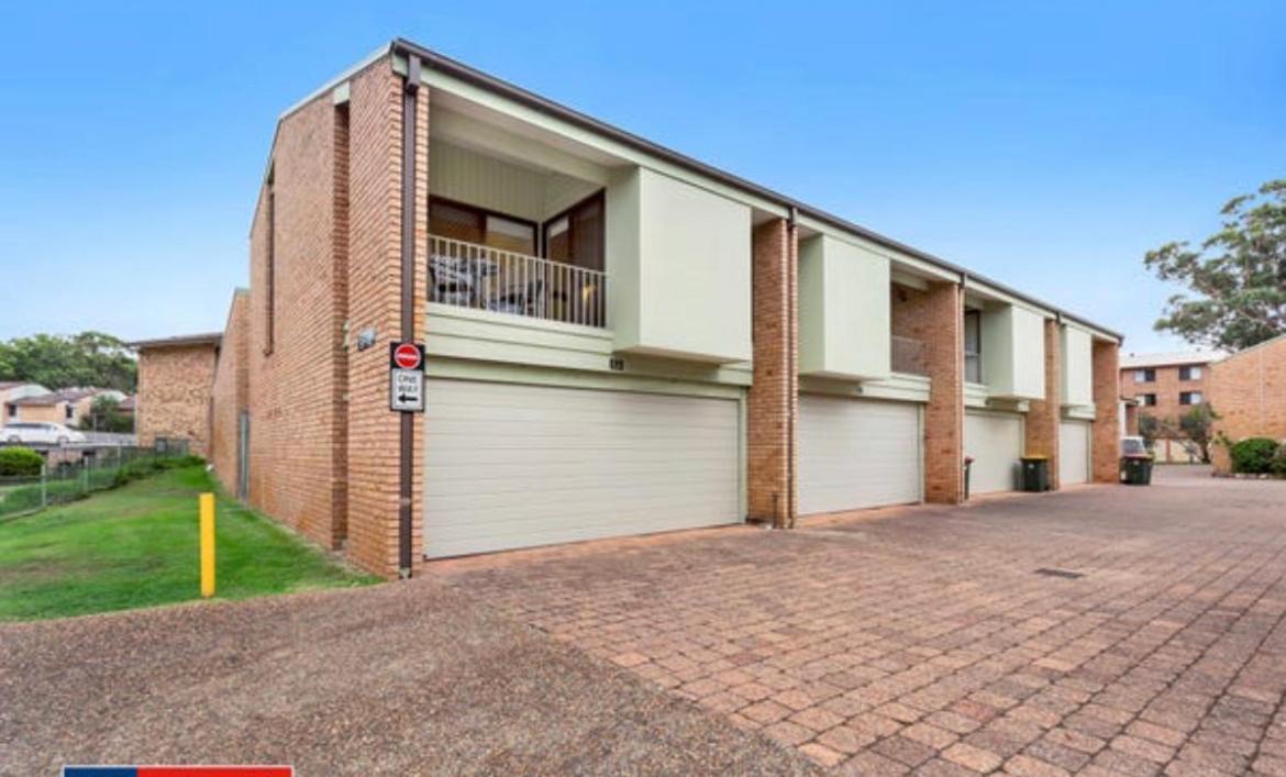 Coconuts - 3 Bedroom 3 Bathroom Townhouse With Tennis Court * Nelson Bay