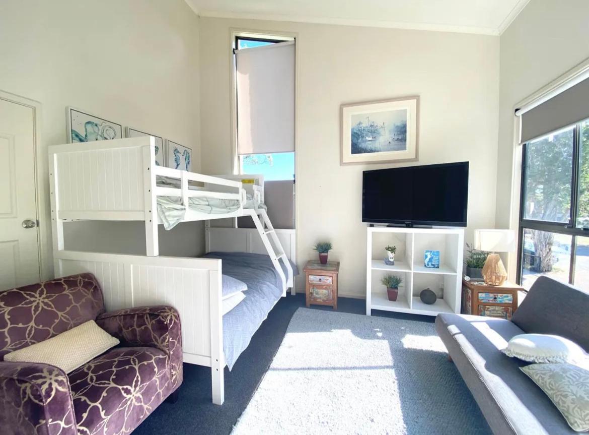 Coconuts - 3 Bedroom 3 Bathroom Townhouse With Tennis Court Apartment *